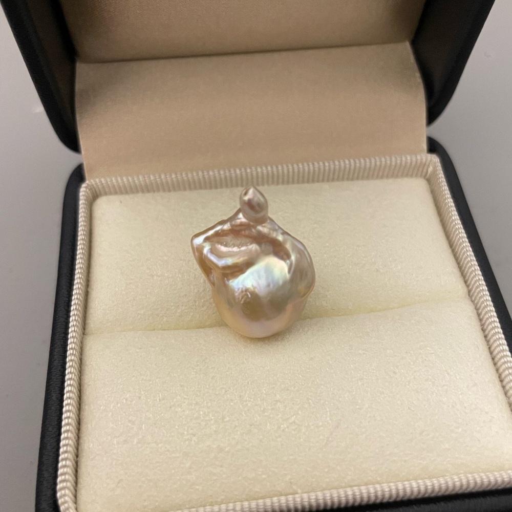 Natural Baroque Pearl